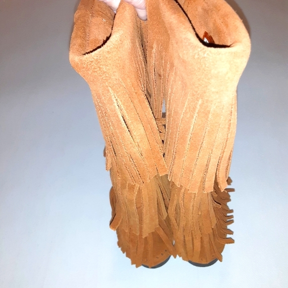 Minnetonka Gorgeous fringed moccasin boots sz 6 - Picture 5 of 7